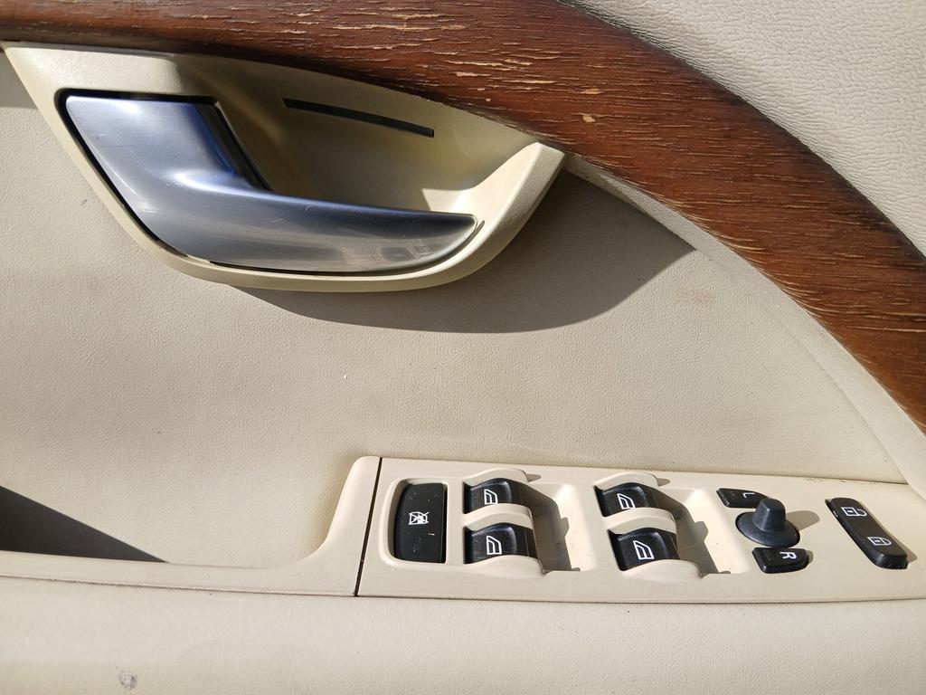 Volvo S80 photo 10