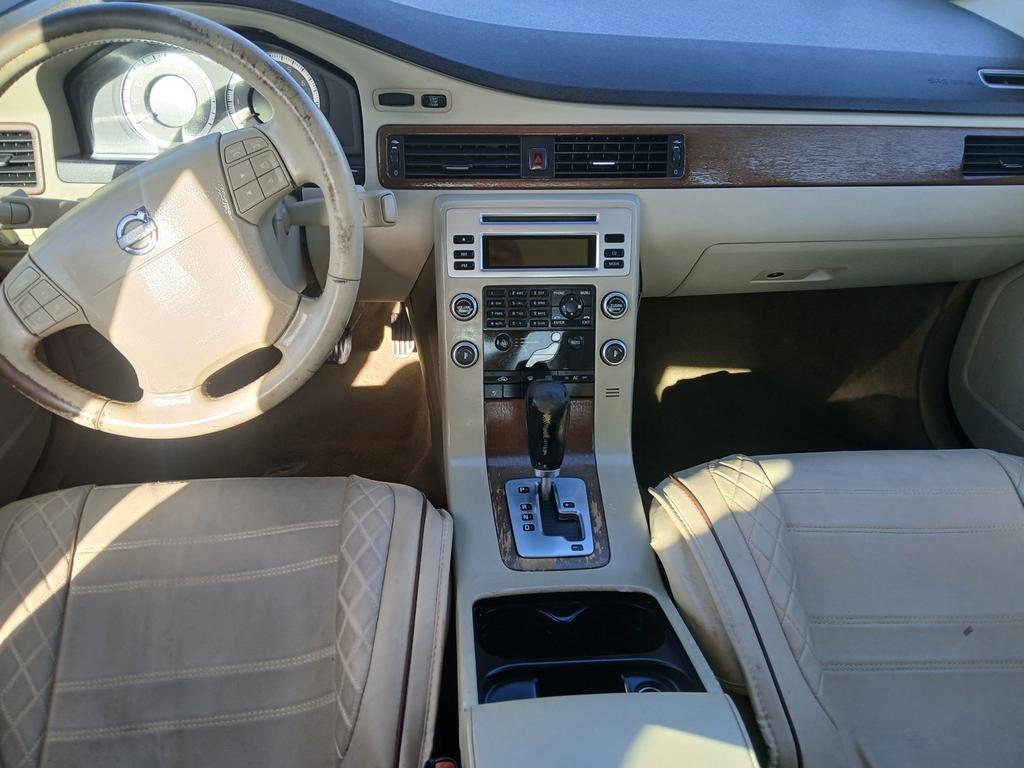 Volvo S80 photo 8